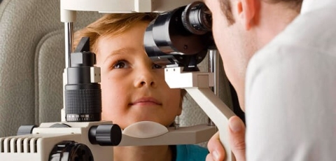 Consulta ao oftalmologista pode ajudar a garantir um bom ano escolar